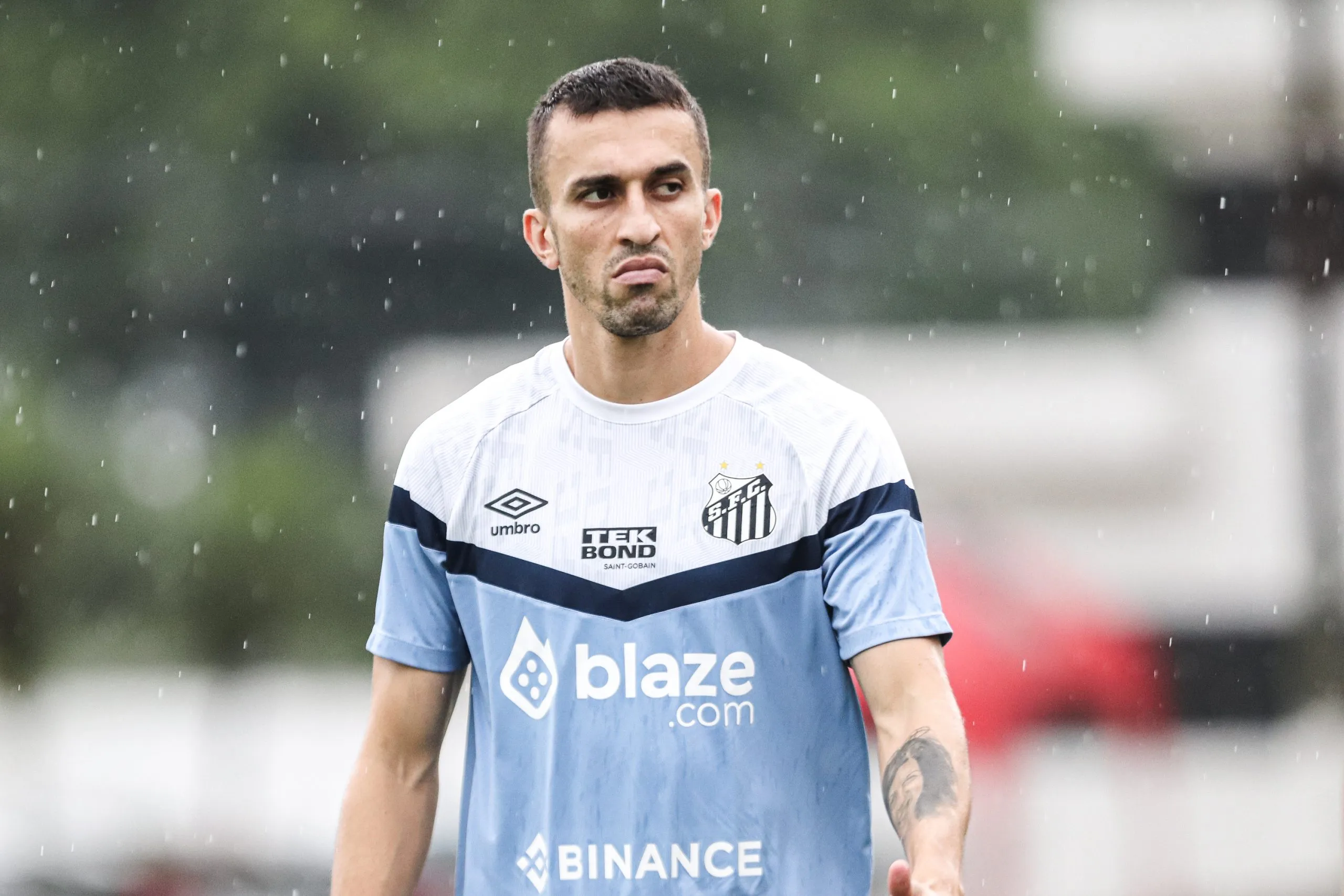 João Schmidt, meio-campista do Santos