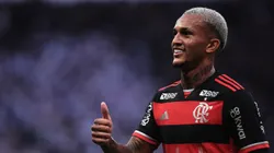 Wesley virou titular com Filipe Luís