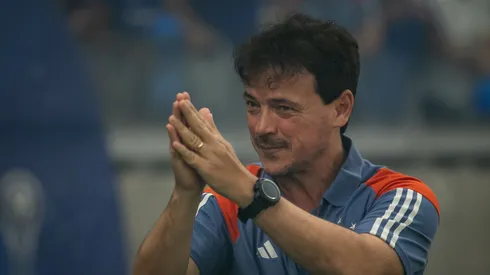 Fernando Diniz em partida contra o Lanús - Foto: Fernando Moreno/AGIF