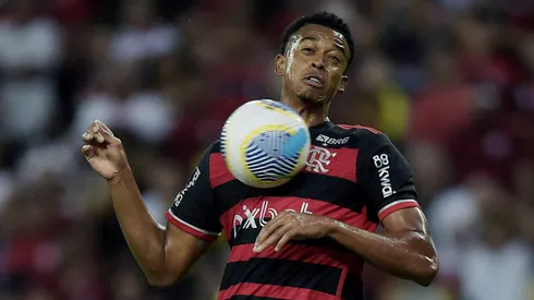 Carlinhos não teve oportunidades com Filipe Luís no Flamengo