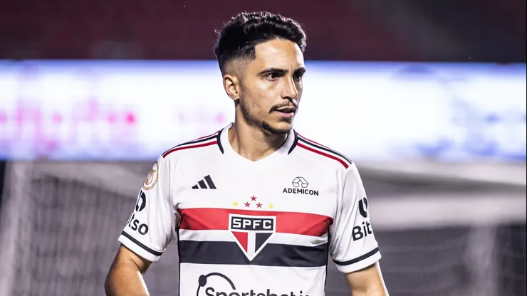 São Paulo manda embora jogador fora dos planos e manterá 30%