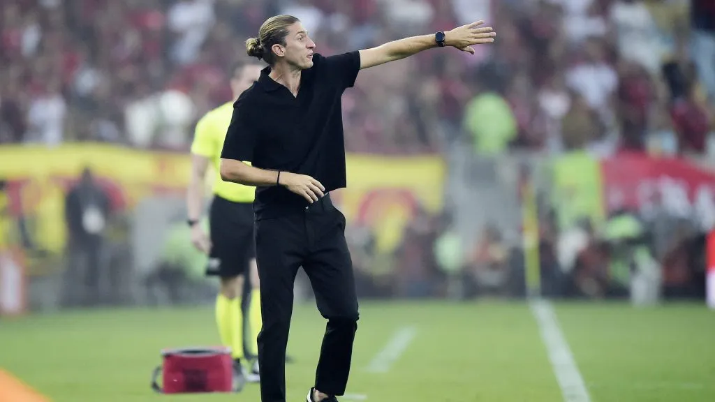 Filipe tem atitude com De La Cruz – Foto: Alexandre Loureiro/AGIF