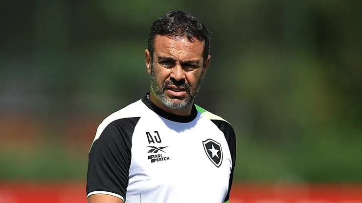 Artur Jorge assumiu o Fogão antes do início do Brasileirão.
