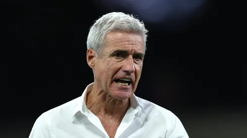 - Luís Castro faz jogo duro para aceitar o Santos