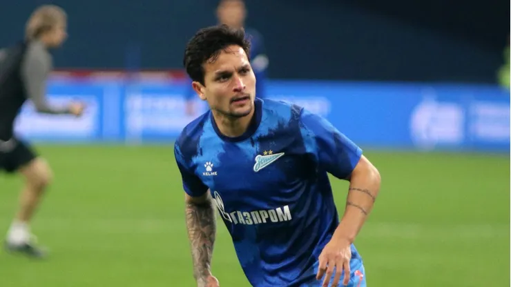 Artur durante aquecimento de partida do Zenit.