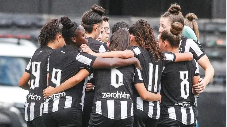Letícia Debiasi, comemora gol do Botafogo no Campeonato Brasileiro 2024