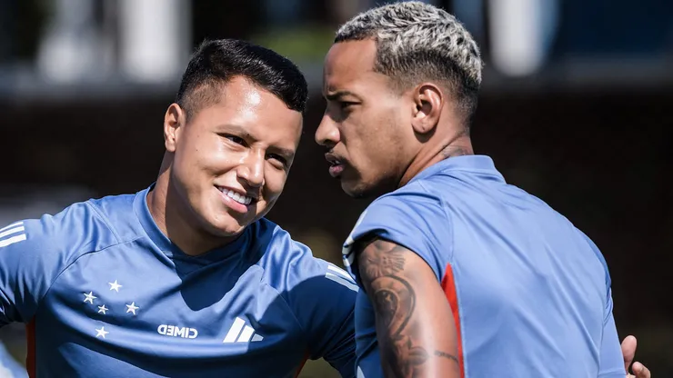 Marlon (à direita) está no radar do Corinthians para 2025