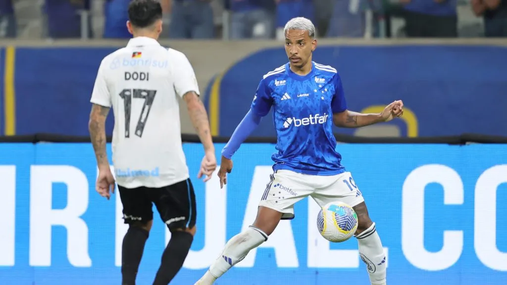 Matheus Pereira em Cruzeiro x Grêmio. Foto: Gilson Lobo/AGIF