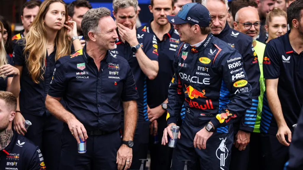 Horner e Verstappen comemorando a vitória no GP de São Paulo
