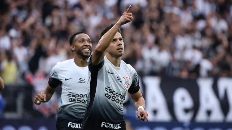 Criciúma e Corinthians duelam pela 36ª rodada.