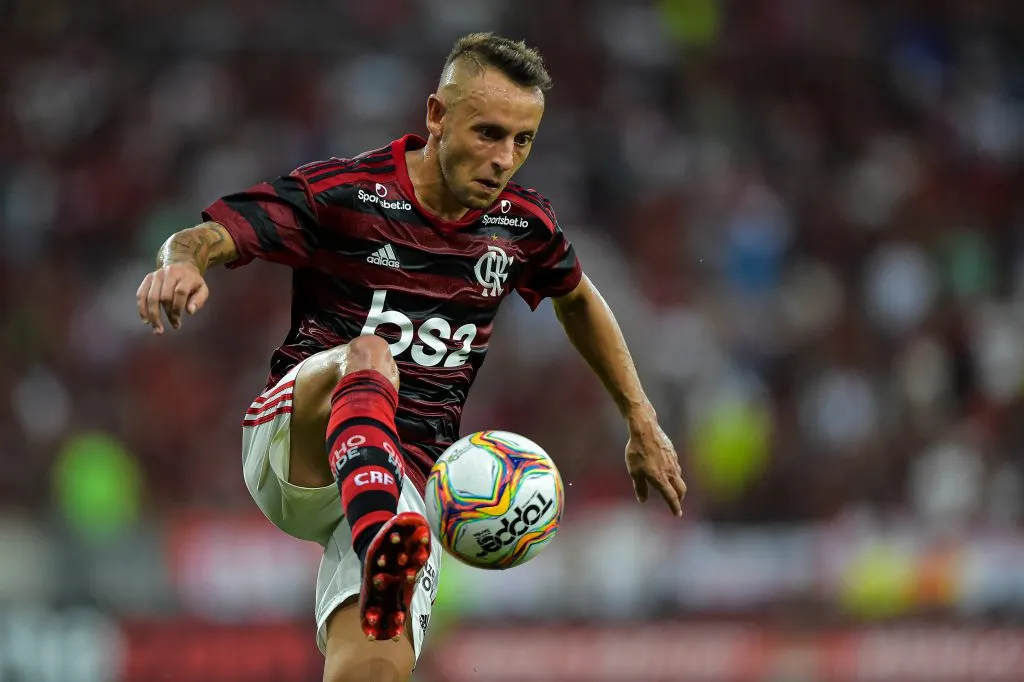Rafinha fez história pelo Flamengo - Foto: Thiago Ribeiro/AGIF.