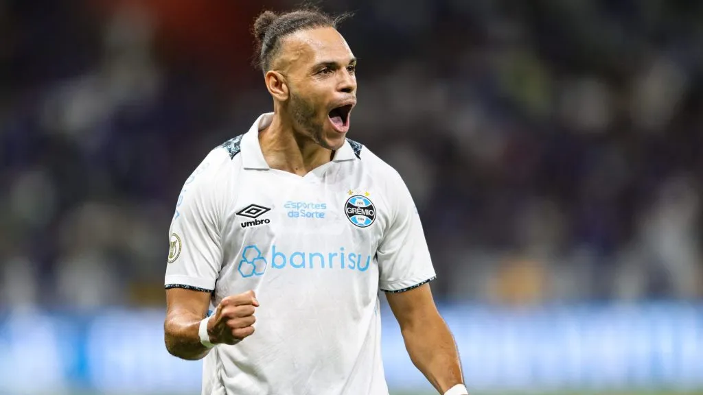 Braithwaite comemorando gol contra o Cruzeiro. Foto: Gilson Lobo/AGIF