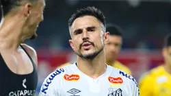 Willian Bigode tem futuro incerto para 2025 e Santos vê rival da Série A fazer convite