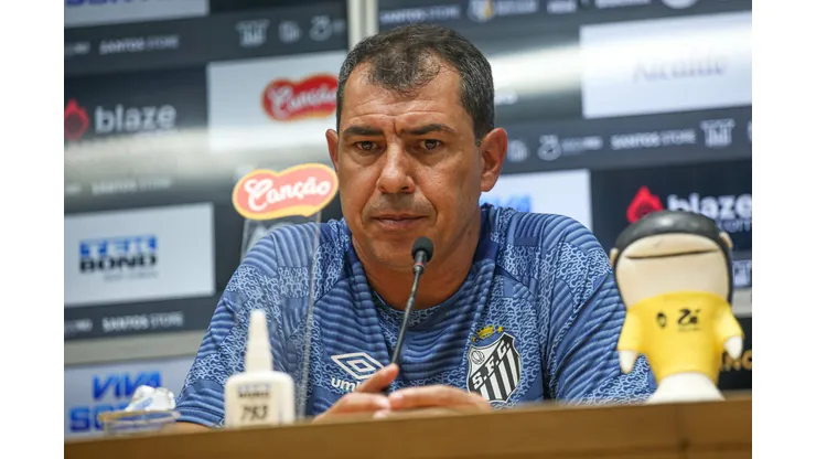 Ex-técnico do Santos pode assinar com o Grêmio. Reinaldo Campos/AGIF.