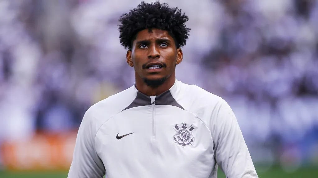 Hugo Souza apoia a permanência do presidente - Foto: Marco Miatelo/AGIF.