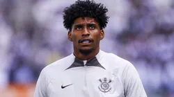 Hugo Souza durante aquecimento em partida entre Corinthians e Vasco, na Neo Química Arena. Foto: