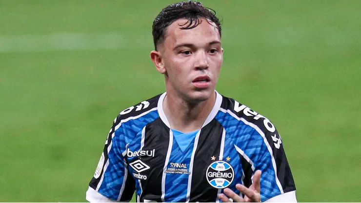 Pepê pode render uma quantia ao Grêmio.
