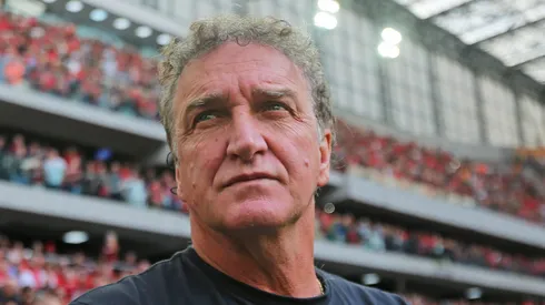 - Cuca, treinador desempregado nesse momento