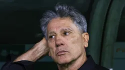 Renato também vive momento de pressão.