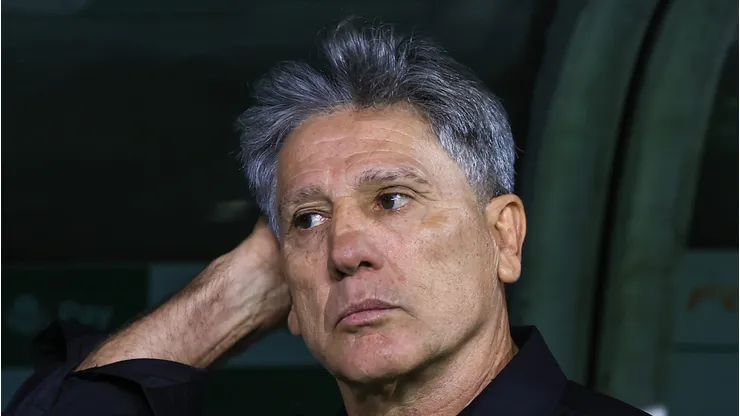 Renato também vive momento de pressão.