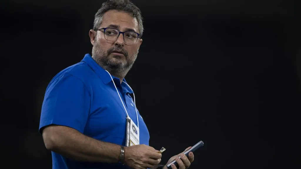 Alexandre Mattos não pensa em lateral-esquerdo para o Cruzeiro .  Foto: Jorge Rodrigues/AGIF