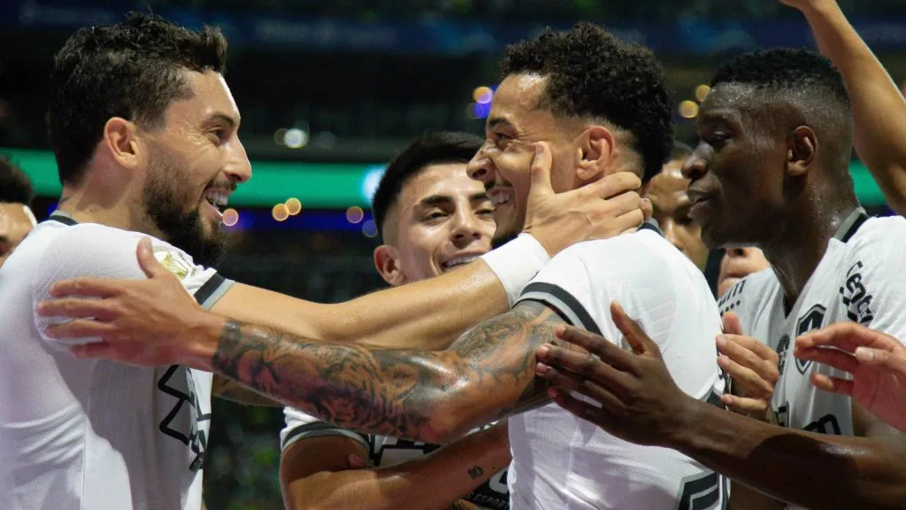Jogadores do Botafogo comemorando. Foto: Joisel Amaral/AGIF