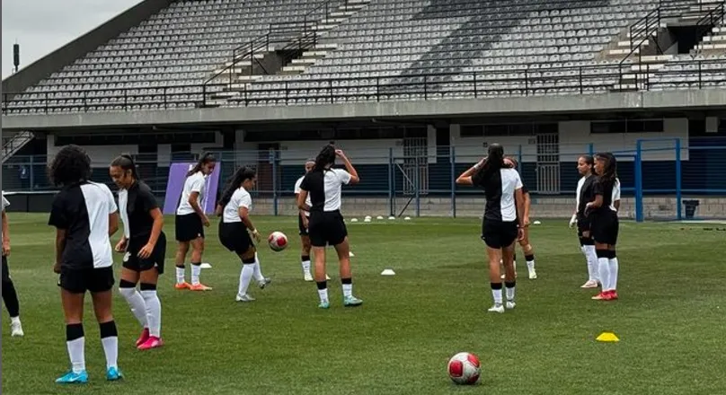 Brabinhas durante atividades no CT do Corinthians com foco na Copinha 2024 para o primeiro duelo contra o Fortaleza. Foto:  Rodrigo Gazzanel/Ag. Corinthians