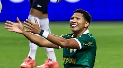 Rony, jogador do Palmeiras, lamenta durante partida contra o Botafogo no estádio Arena Allianz Parque pelo Campeonato Brasileiro