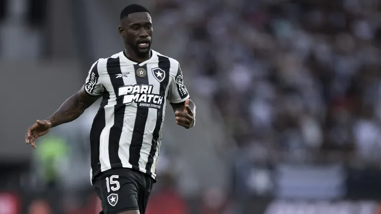 Zagueiro causa preocupação no Botafogo