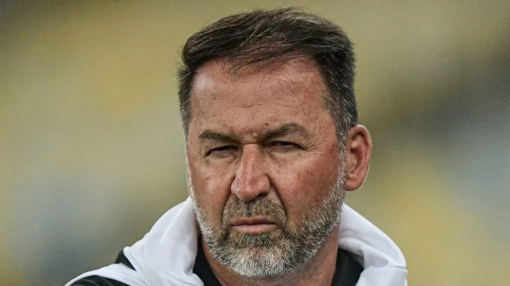 Foto: Thiago Ribeiro/AGIF – Augusto Melo ainda não definiu o futuro do ídolo da Fiel Torcida.