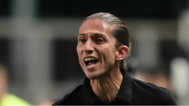 Filipe Luís durante jogo do Fla contra o Cruzeiro no Brasileirão.