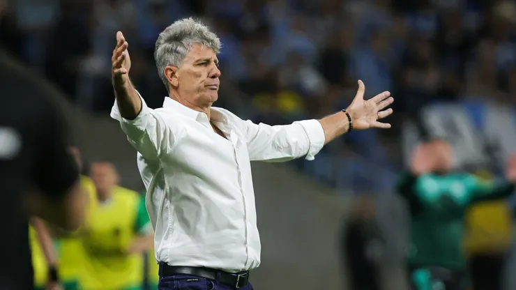 Treinador vive tensão à frente do Tricolor