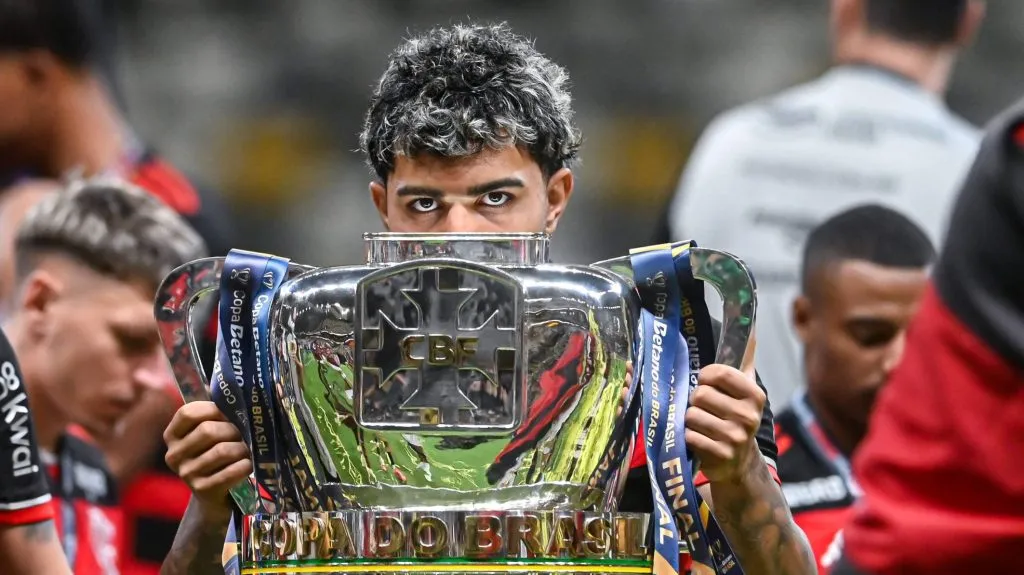 Foto: IMAGO / Fotoarena – Gabriel Barbosa tem futuro indefinido no mercado da bola.