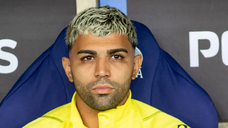 Gabigol no banco de reservas em jogo do Flamengo.