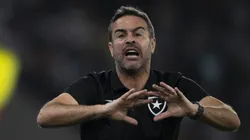 Artur Jorge busca títulos pelo Botafogo.