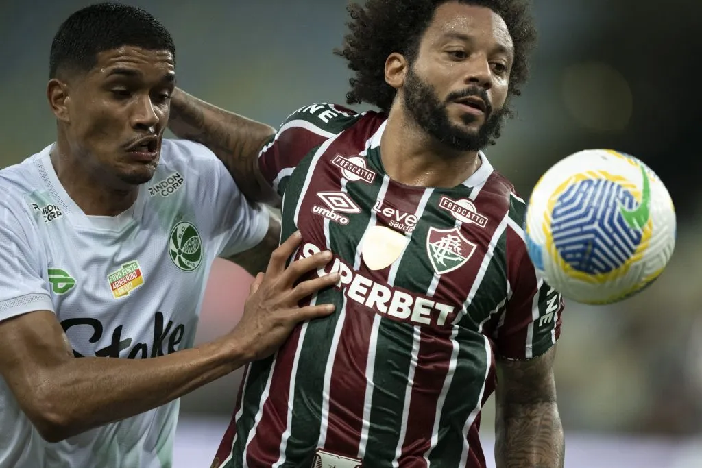 Foto: Jorge Rodrigues/AGIF – Lucas Barbosa em campo contra o Fluminense