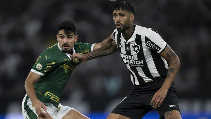 Palmeiras e Botafogo brigam pela liderança.