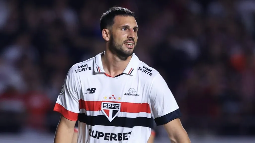 Calleri durante partida. Foto: Marcello Zambrana/AGIF