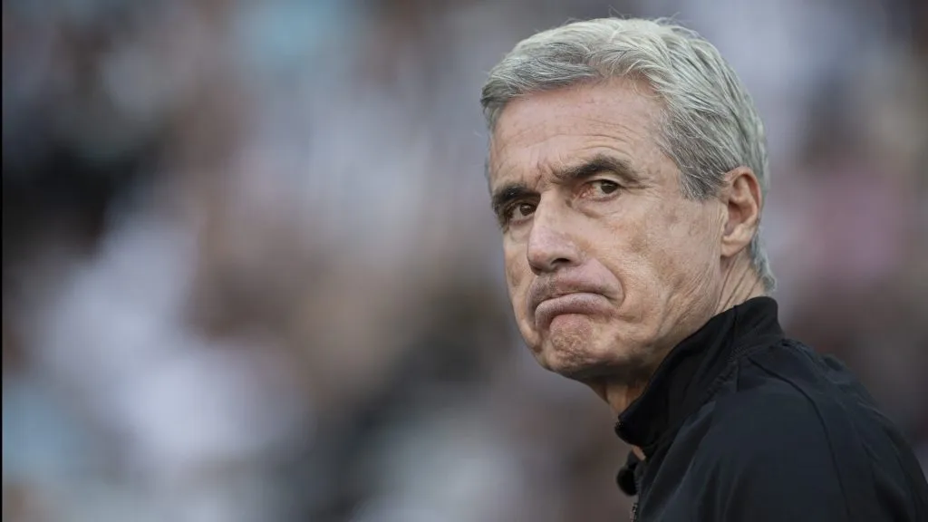 Luís Castro não será técnico do Corinthians -Foto: Jorge Rodrigues/AGIF.