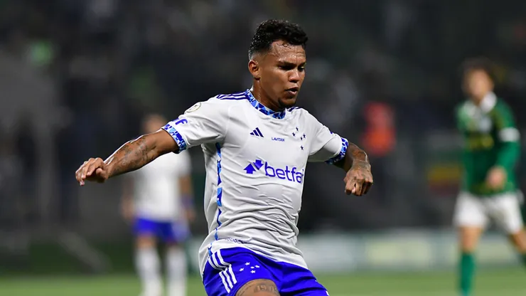 Cruzeiro recebe o Grêmio pela 35ª rodada.