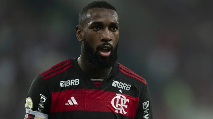 Gerson durante partida entre Flamengo e Vasco, pelo Campeonato Brasileiro, no Maracanã.