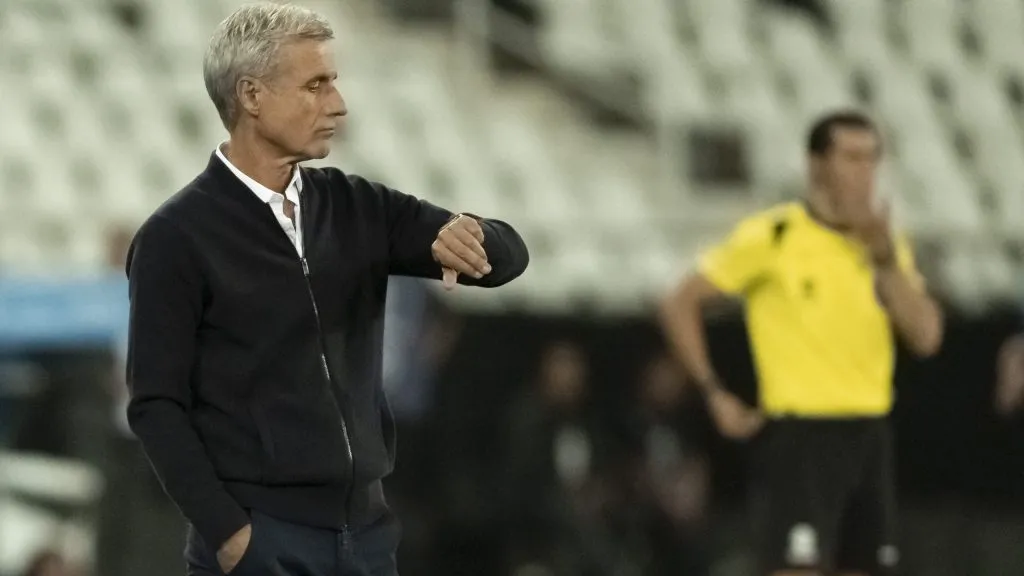 Luís Castro será o novo técnico do Santos – Foto: Jorge Rodrigues/AGIF