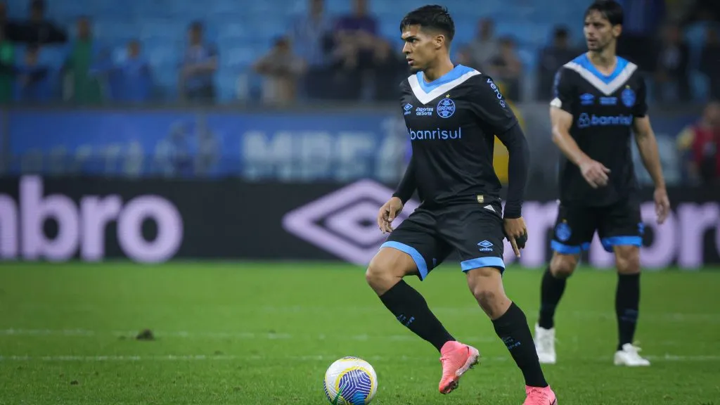 Arezo durante partida. Foto: Maxi Franzoi/AGIF