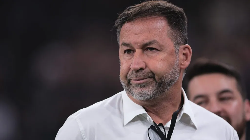 Augusto Melo teve impeachment aprovado, mas conta com apoio do elenco – Foto: Ettore Chiereguini/AGIF