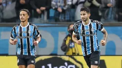 Bitello (à esquerda) foi revelado no Grêmio e hoje está na Rússia, atraindo olhares do Corinthians