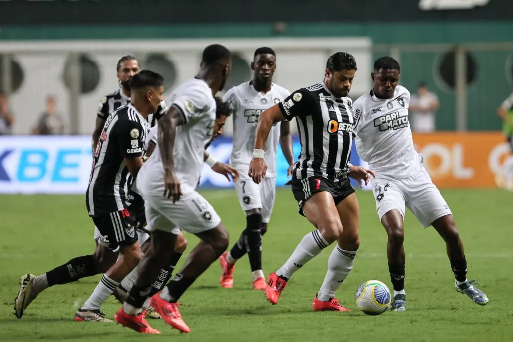 Hulk durante o jogo com o Botafogo. Foto: Gilson Lobo/AGIF
