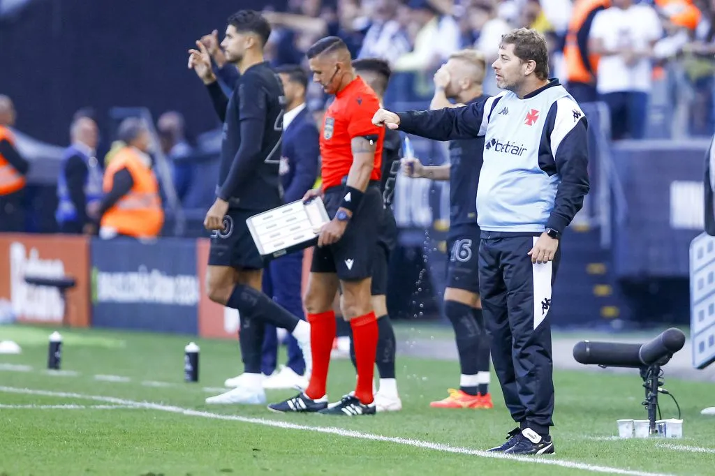 Rafael Paiva acabou sendo demitido após derrota para o Corinthians na Neo Química Arena. Foto: Marco Miatelo/AGIF