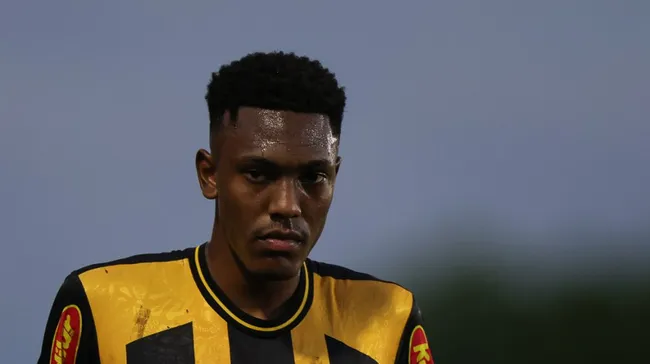 Foto: Pedro Zacchi/AGIF – Santos negocia contratação do zagueiro Luisão.