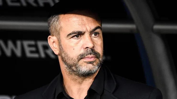Técnico português do Botafogo tem grande problema para resolver antes de confrontos contra o Palmeiras e Atlético-MG