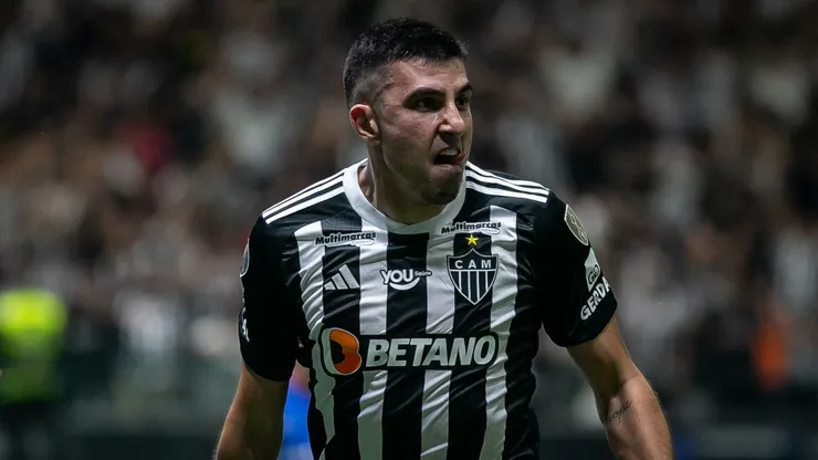 Rodrigo Battaglia em ação pelo Atlético-MG - Foto: Fernando Moreno/AGIF.